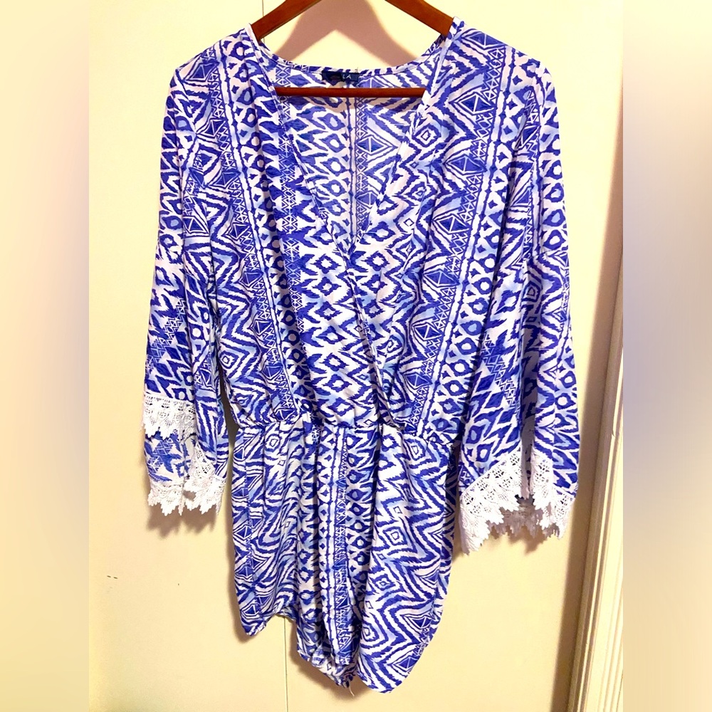 UK2LA Blue and White Graphic Tie Front Blouse